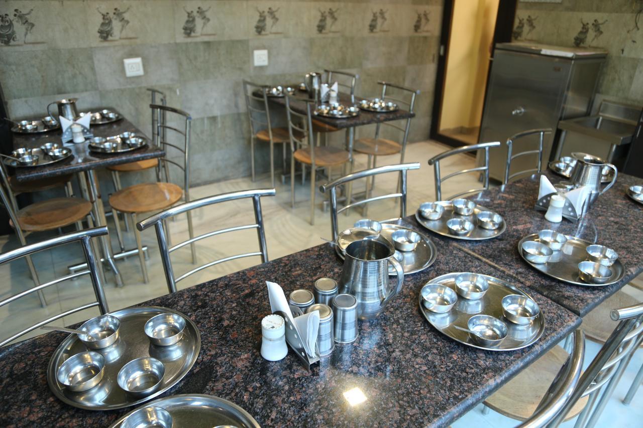 Hotel Heena Plaza Ābu Road Esterno foto
