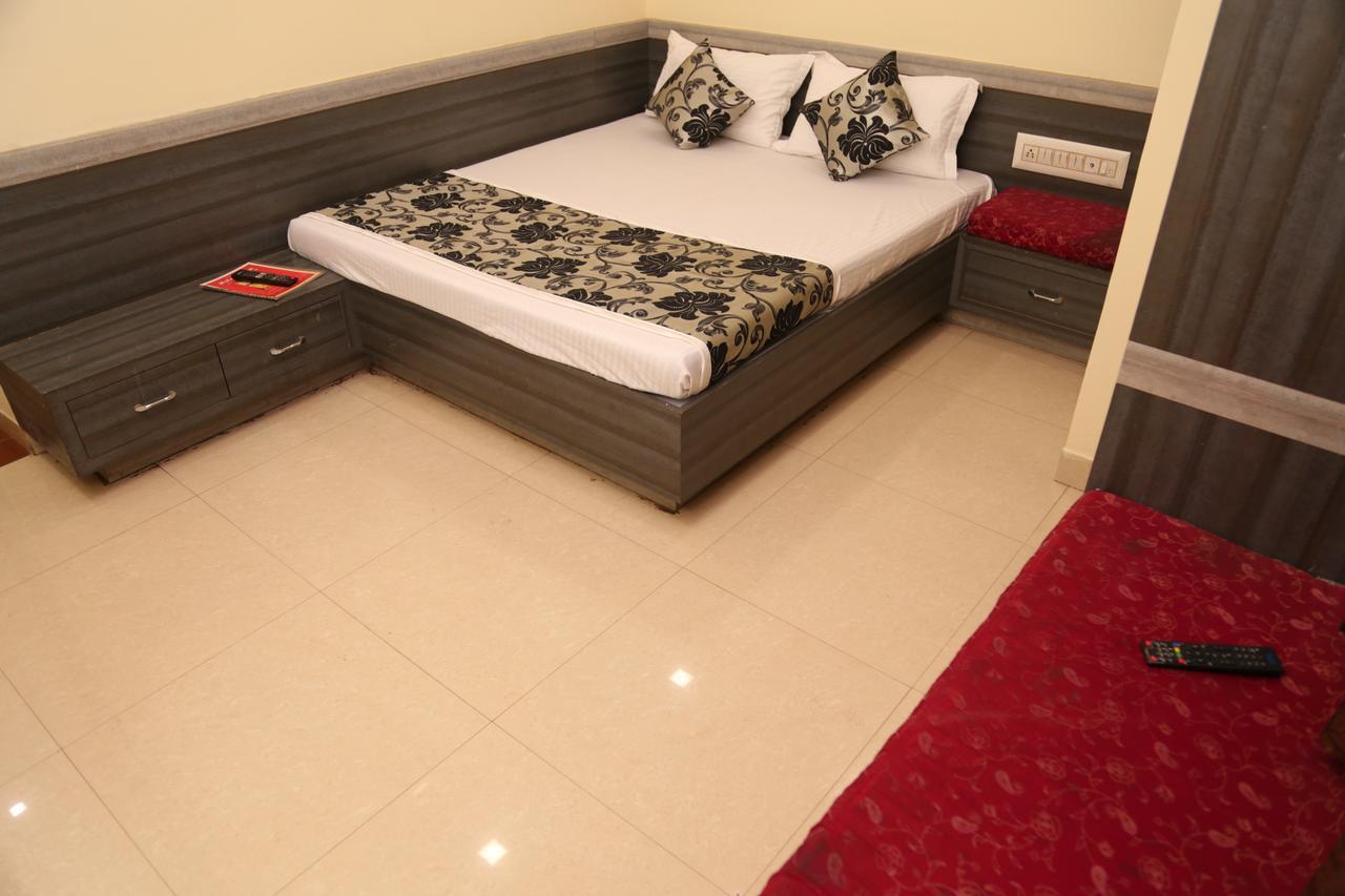 Hotel Heena Plaza Ābu Road Esterno foto
