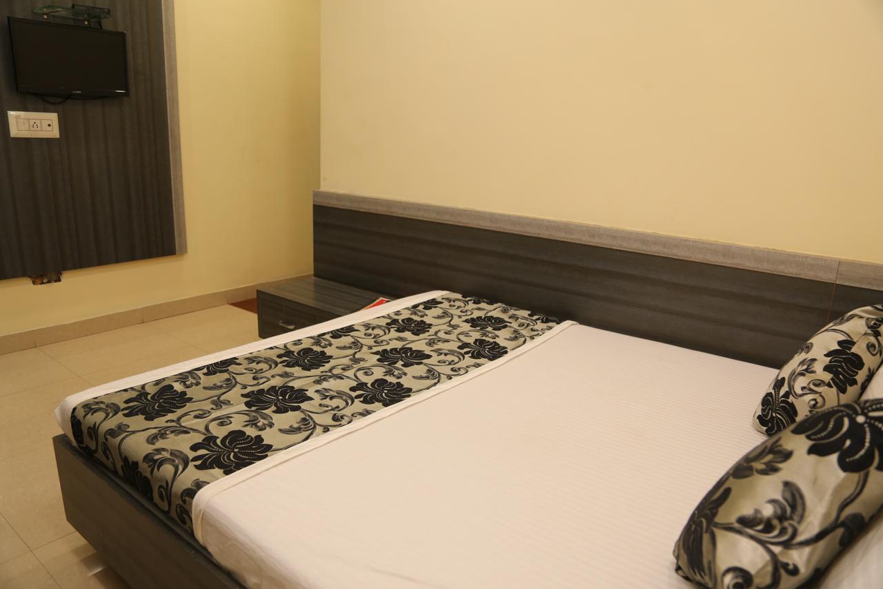 Hotel Heena Plaza Ābu Road Esterno foto